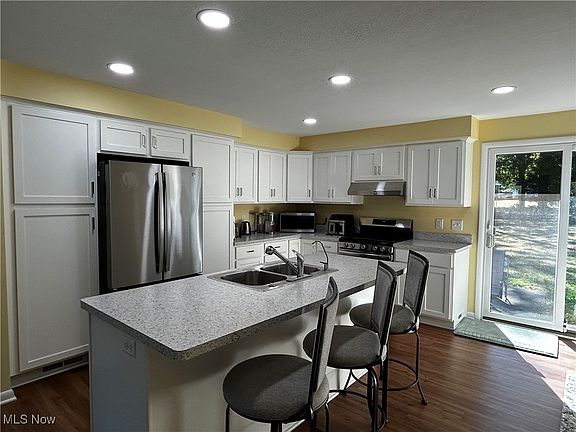 2nd image of 1140 Woodside Dr