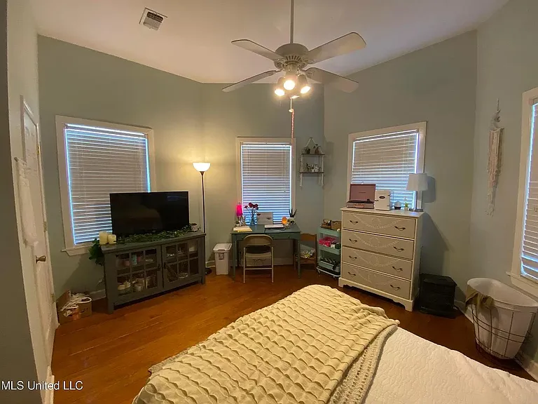 1108 Live Oak Ave — Photo 9