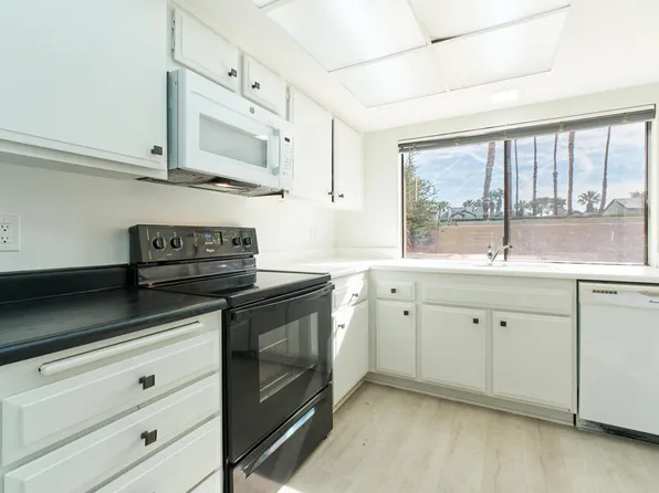 2420 Los Coyotes Dr, Palm Springs, CA 92264