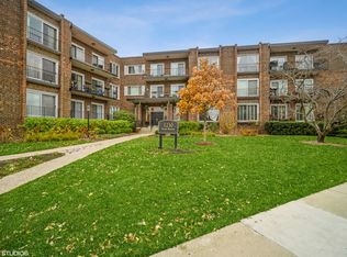 1230 N Western Ave APT 109, Lake Forest, IL 60045