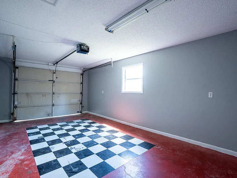 360 Britton Ave — Photo 20