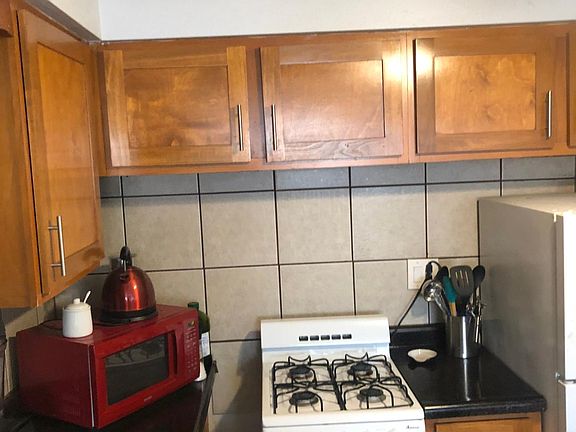 2nd image of 1733 N Cambridge Ave APT 303