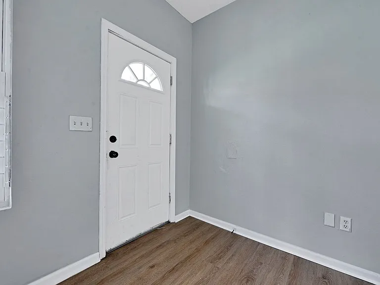 195-197 E Innis Ave #2-195 — Photo 3