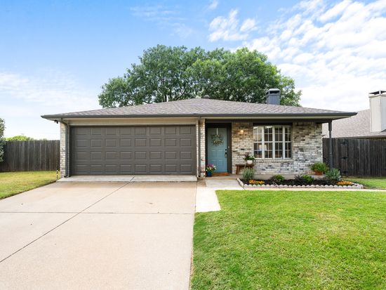 801 Canary Ln, Mansfield, TX 76063