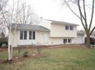 1517 Rita Ave, St Charles, IL 60174