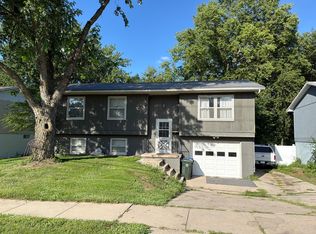 1528 Prairie Du Chien Rd, Iowa City, IA 52245