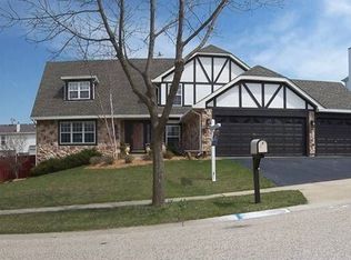 641 Regal Ln, Algonquin, IL