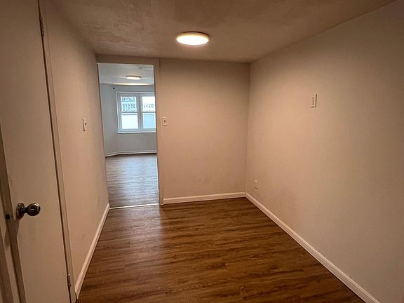 Living room (view 2)