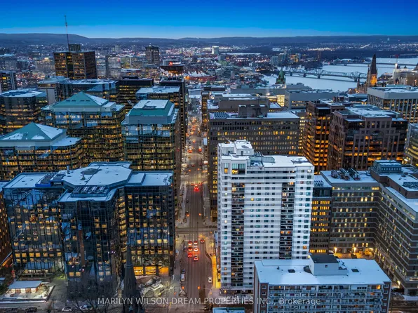 199 Kent St #1410, Ottawa, ON K2P 2K8