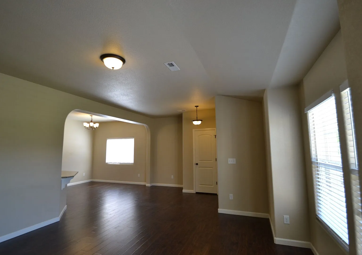 3 Bedroom 2.5 Bathroom Townhouse w/ AC — Photo 4