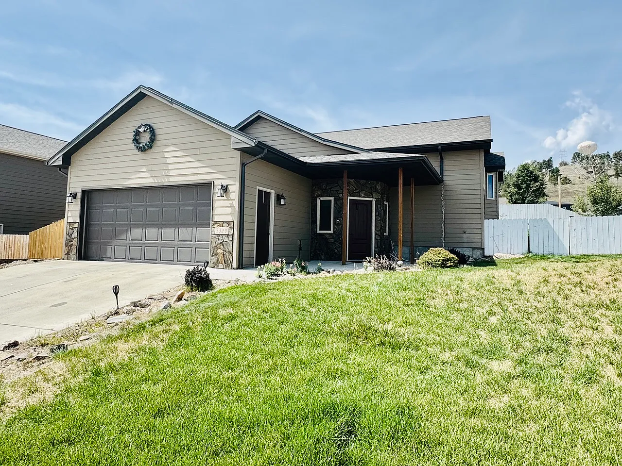 4 bed, 2135 sqft, $2,495 — Photo 1