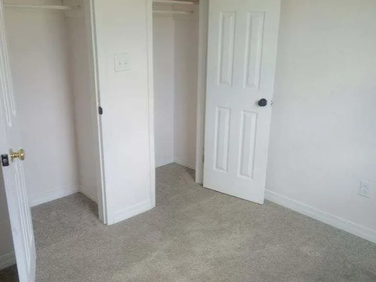 West Towne Apartments — Photo 36