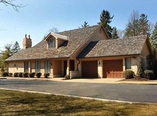 101 Village Ct, Upper St Clair, PA