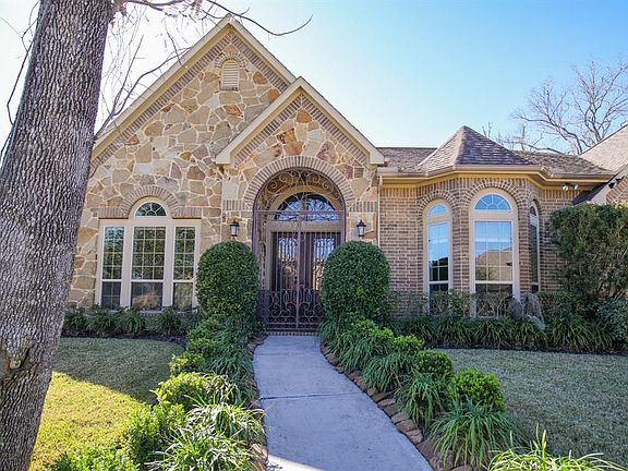 3rd image of 6922 Fall Creek Ln
