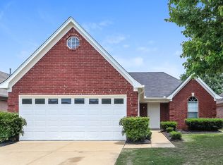 8456 Cross Point Dr, Olive Branch, MS 38654