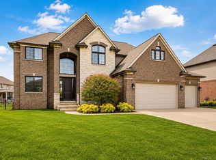 21936 Bellewood Dr, Macomb, MI 48044