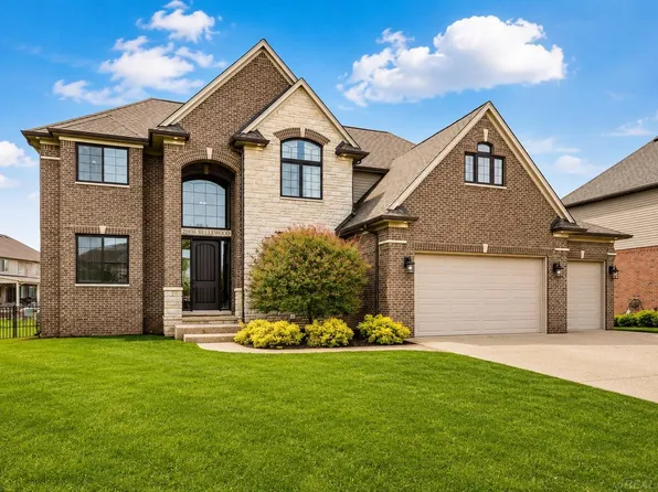 21936 Bellewood Dr, Macomb, MI 48044