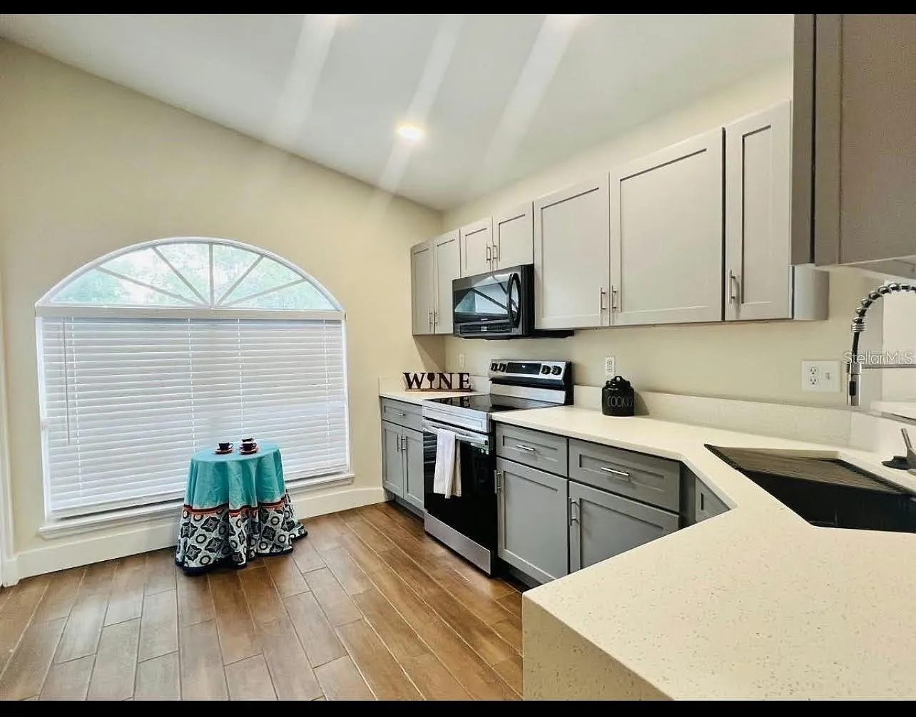3 bed, 1239 sqft, $3,000 — Photo 4