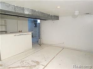 4th image of 8702 Hazelton St