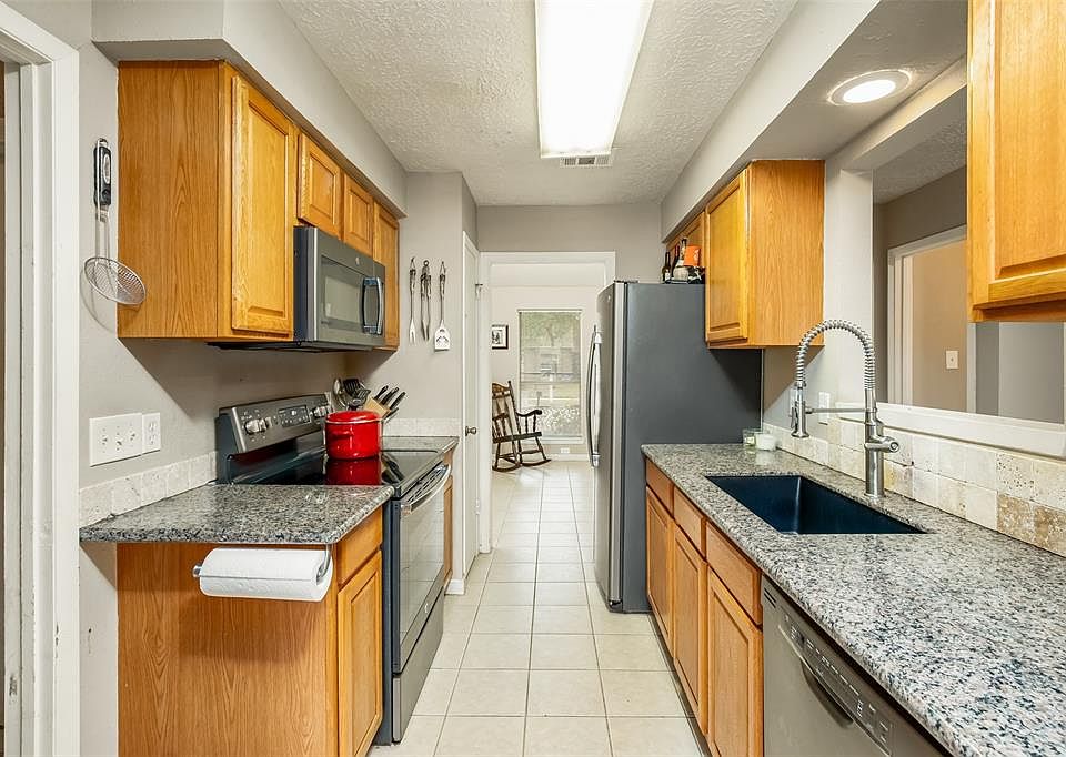 1st image of 4926 Meadow Place Dr