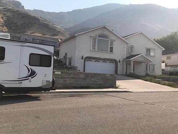 3rd image of 1951 Montana Ave