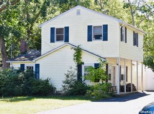 30 Travis Rd, East Patchogue, NY 11772