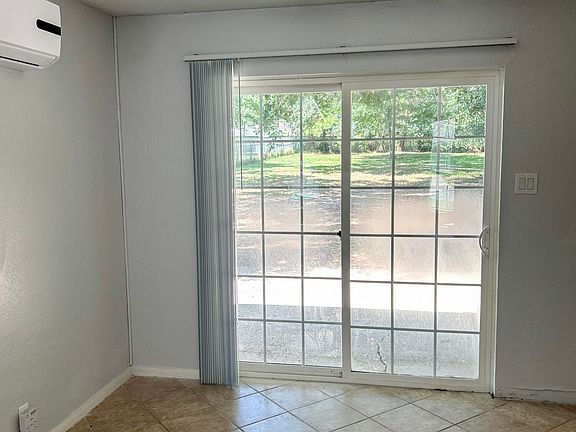 4th image of 204 Old Oak Ln