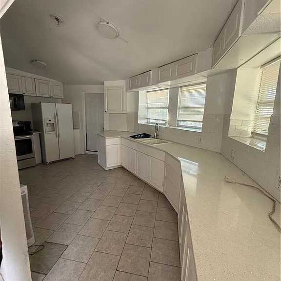 1189 N Tamiami Trl #F — Photo 1