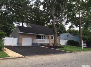 185 Charter Oaks Ave, Brentwood, NY 11717