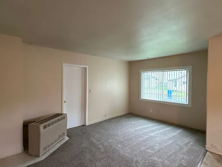 304 Rosewood St — Photo 3