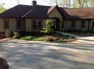1992 Hampton Shores Dr, Seneca, SC 29672