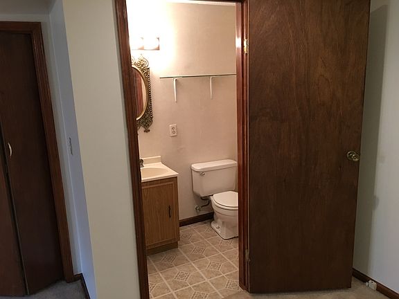 2nd image of 14902 Willow Creek Dr