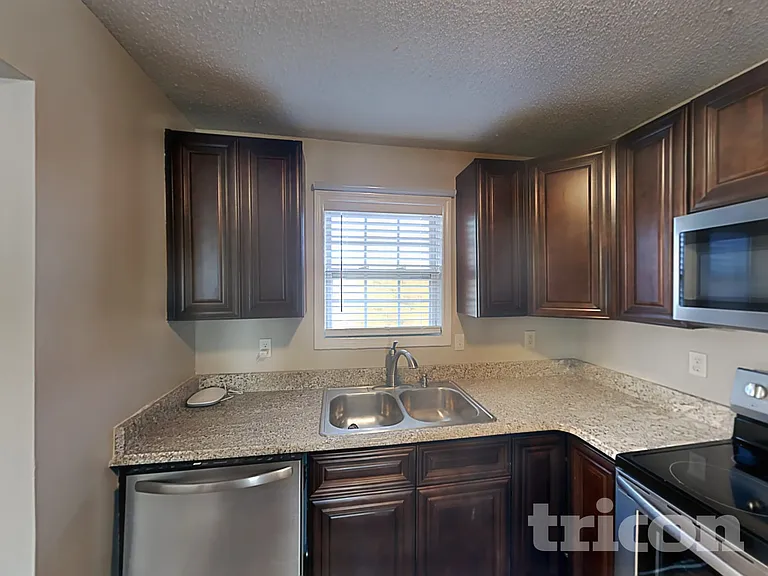 404 Remington Ct — Photo 4
