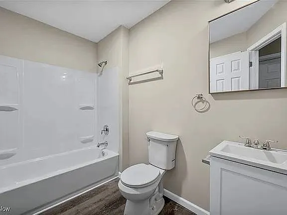2 bed, $1,100 — Photo 3