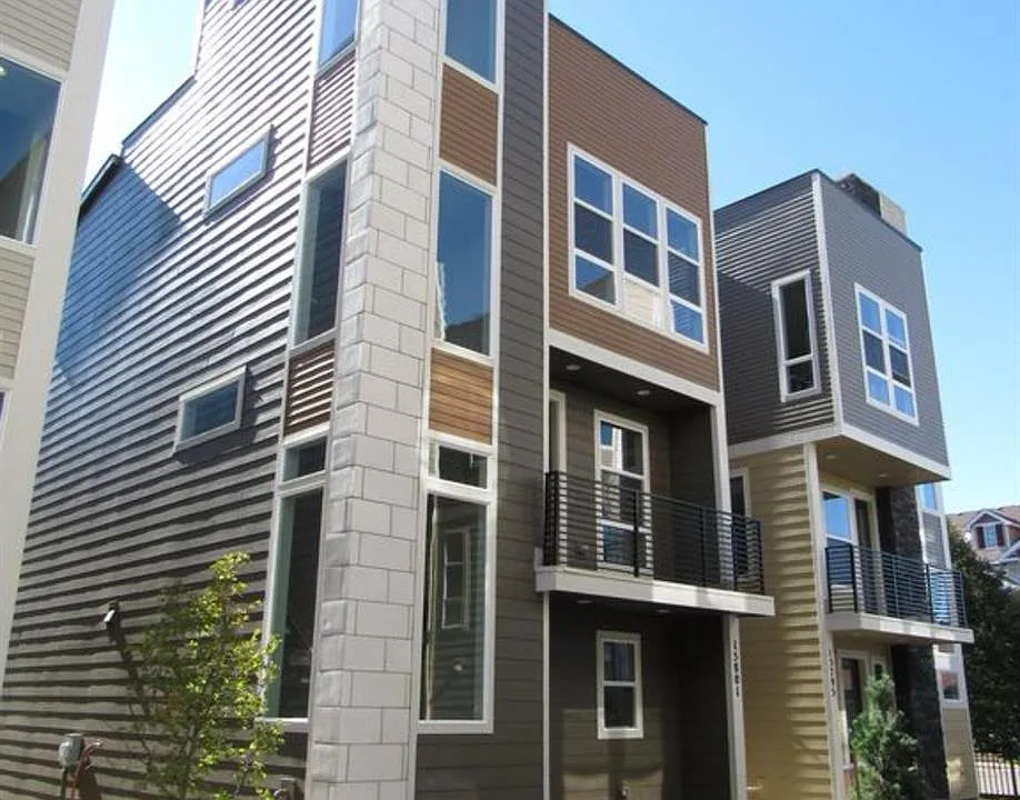 15801 E Broncos Pl