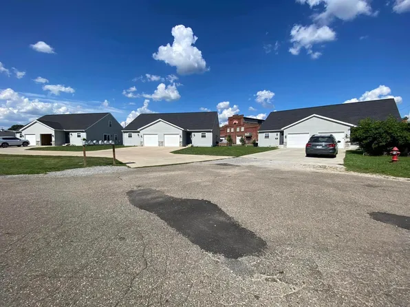 503 E 5th St, New Philadelphia, OH 44663