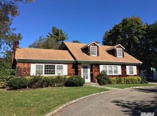 15 Duck Pond Rd, Glen Cove, NY 11542