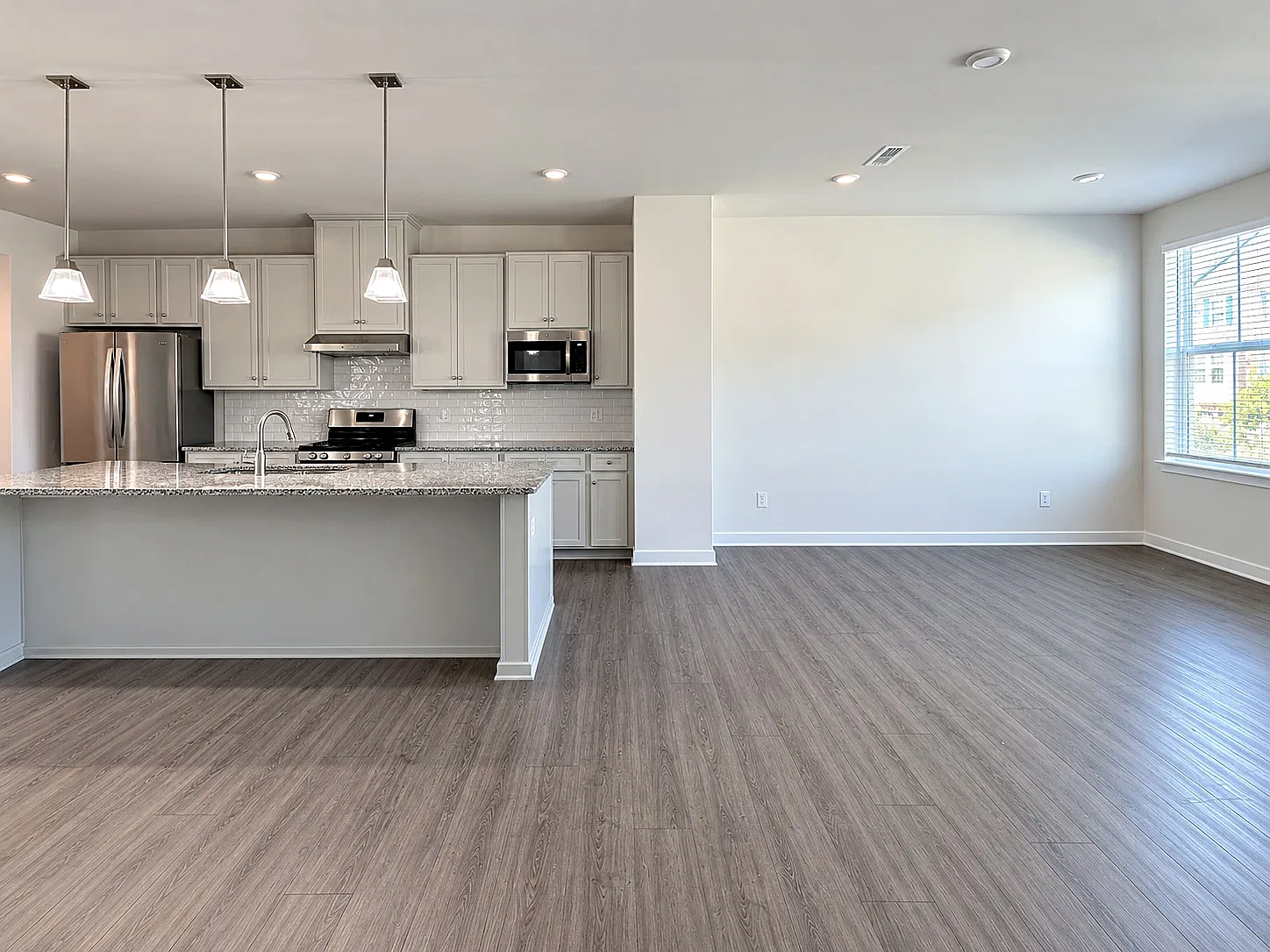4 bed, 3.5 bath, 2202 sqft, $2,495 — Photo 3