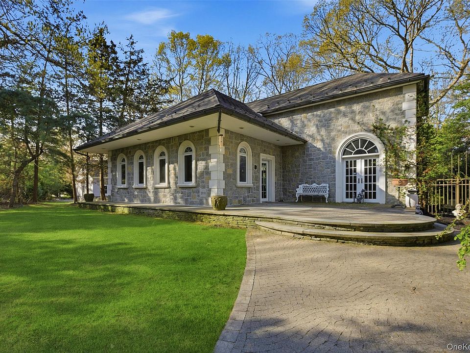 1st image of 31 W Meadow Road