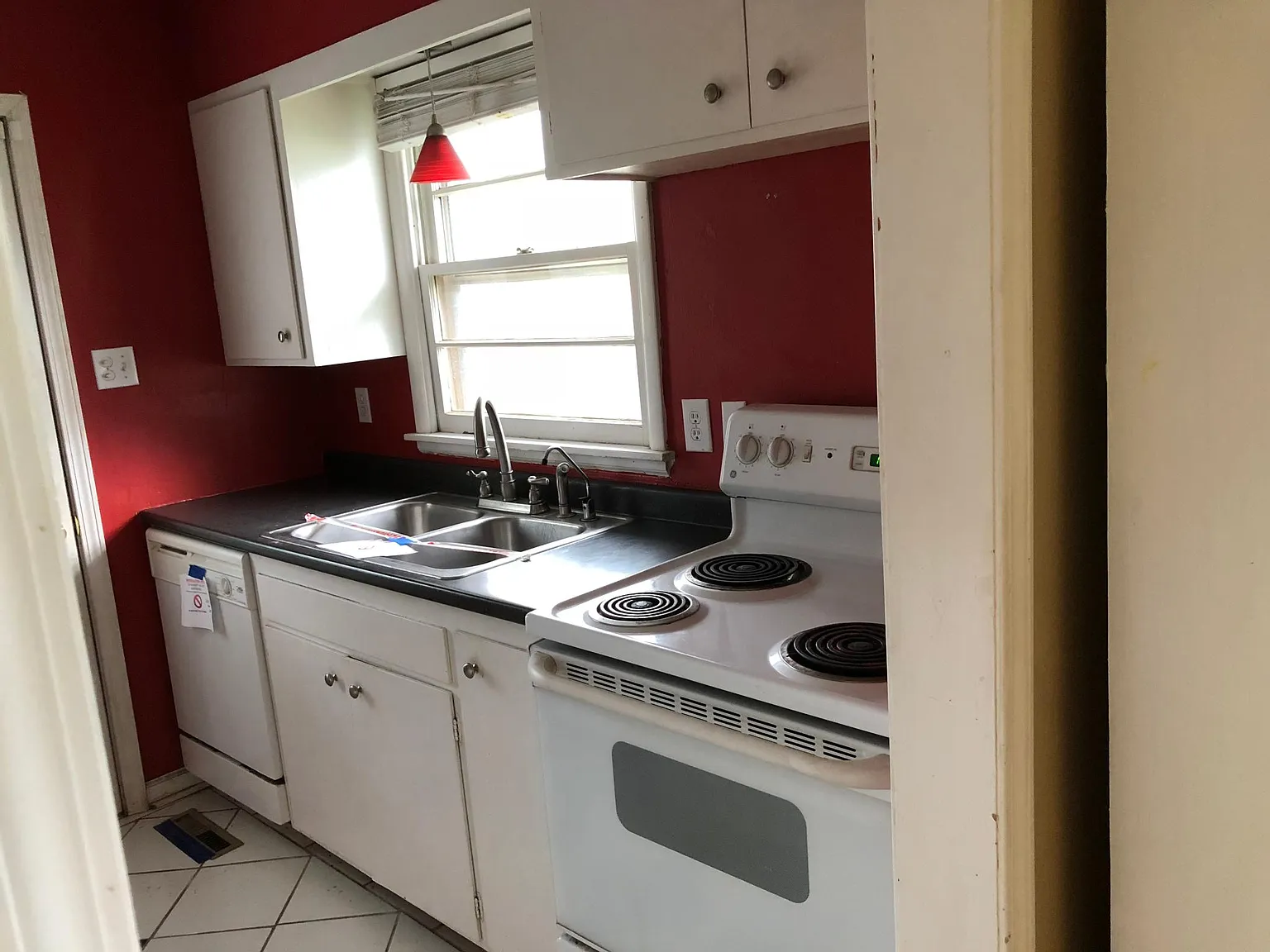 3 bed, 1104 sqft, $1,300 — Photo 4