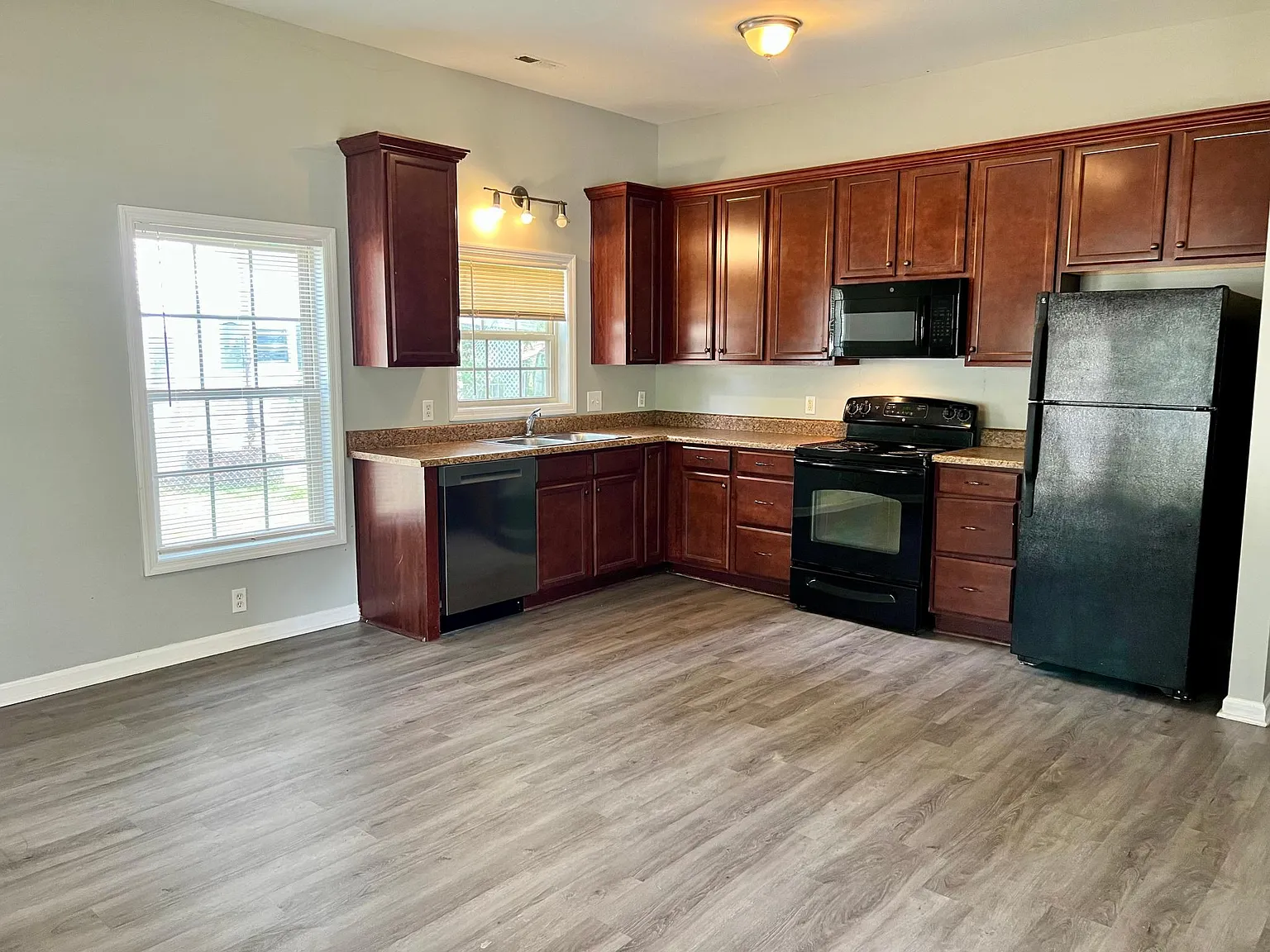 2 bed, 736 sqft, $1,850 — Photo 4