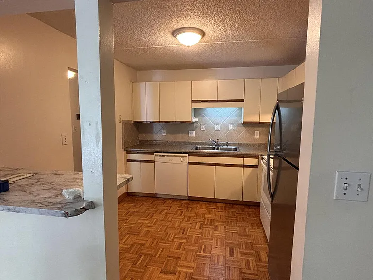 200 Cove Way #318 — Photo 6
