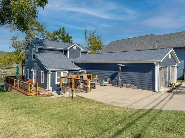 10 Clipper Dr, Lake Tapawingo, MO 64015