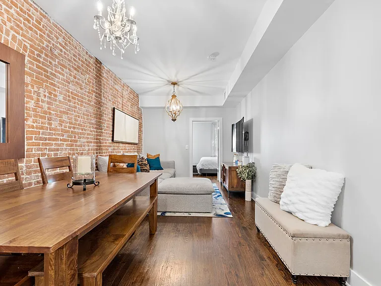 1112 Hudson St #2R — Photo 6