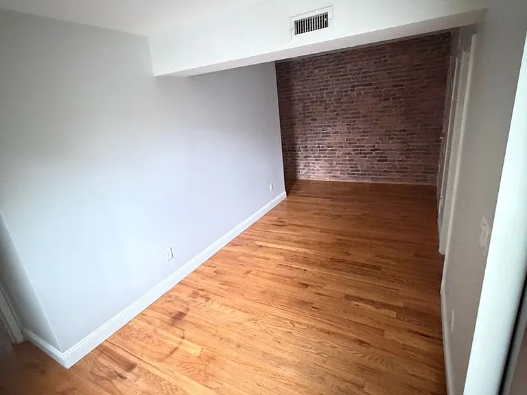 555 Winchester Ave — Photo 13