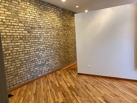 3rd image of 1402 W Superior St APT 1R