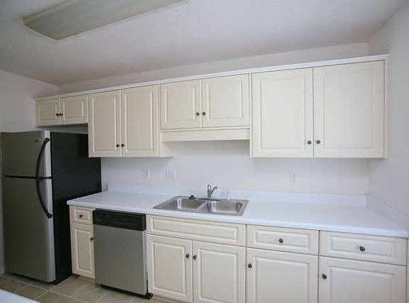 4th image of 50 Charlestowne Dr