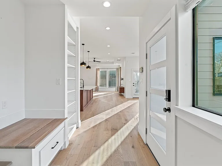3802 Commerce St — Photo 2