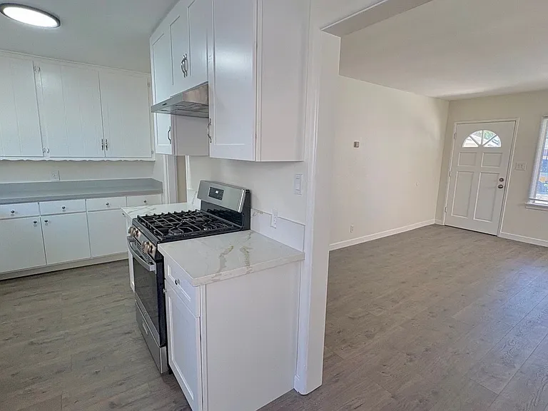 4134 1/2-3/4 Manhattan Beach Blvd — Photo 2