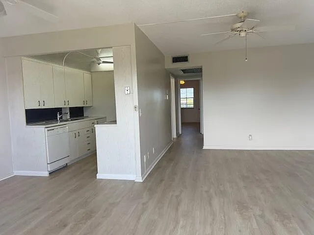 4078 Exeter E #E — Photo 8
